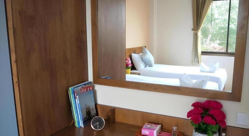 Regent Room Hotel Surat Thani Exteriör bild