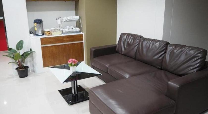 Regent Room Hotel Surat Thani Exteriör bild